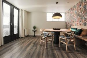 Posezení v ubytování Hello Zeeland - Apartment Noordstraat 3