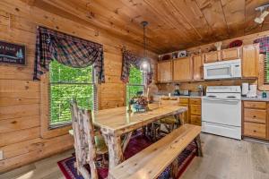 Kuchyň nebo kuchyňský kout v ubytování Trappers Trace by American Patriot Getaways