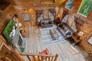 TV a/nebo společenská místnost v ubytování Trappers Trace by American Patriot Getaways