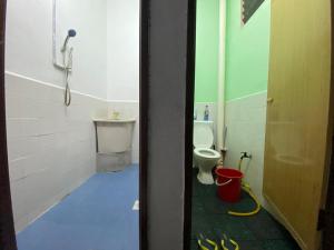 Ένα μπάνιο στο Homestay sedara