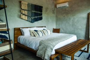 Postel nebo postele na pokoji v ubytování Seabird - Villa 28