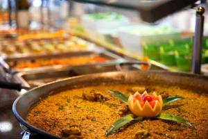 a pot of soup with a flower on top of it at Hotel Servigroup Papa Luna 4 Sup in Peñíscola +25 photos