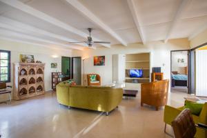 a large living room with a couch and chairs at Villa Seaside Boca Sami in Sint Michiel