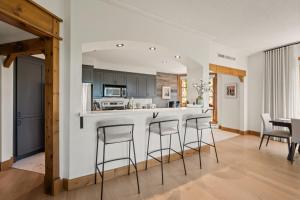 Η κουζίνα ή μικρή κουζίνα στο Tremblant Prestige - Equinoxe 150-1