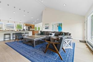 Χώρος καθιστικού στο Colorado Mountain Getaway - 5BR 3BA, Hot Tub,Views