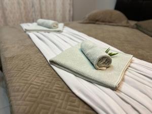a bed with two towels on top of it at 4let Chalés Sonho de Verão in São Miguel do Gostoso +51 photos