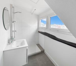Ένα μπάνιο στο Charmant appartement à Saint-Germain-en-Laye +35 φωτογραφίες