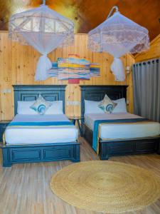 Postel nebo postele na pokoji v ubytování Sea Eagle Oceanfront + 73 fotografií