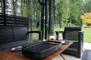 an outdoor table with a laptop on top of it at Pino-富士山麓-山中湖-新築貸切ヴィラ-蚊帳東屋BBQ無料-150平米ドッグラン付-小型犬3匹無料-長期滞在早期歓迎割引-バリアフリー in Yamanakako