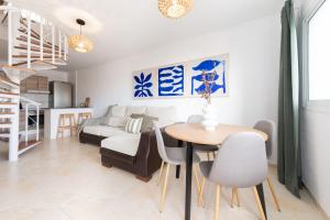 a living room with a table and a couch at Profithome- Brisas de Güimar in Puertito de Güímar