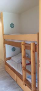 Ένα ή περισσότερα κρεβάτια σε δωμάτιο στο Charmant Studio à Font-Romeu, centre-ville