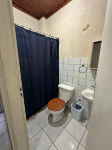 a bathroom with a toilet and a sink at Residencial Mogi das Cruzes in Mogi das Cruzes +56 photos