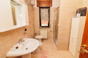 a bathroom with a sink and a toilet at B&B Il Rifugio di Olea in Picerno +14 photos