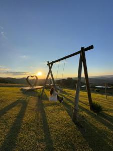 Η ανατολή ή δύση του ηλίου όπως φαίνεται από αυτό το καταφύγιο ή από εκεί κοντά