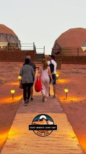 Επισκέπτες που μένουν στο Rum Visa Desert Luxury Camp +42 φωτογραφίες