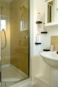 Et badeværelse på Shiloh Cottage