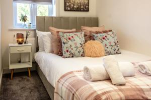 En eller flere senge i et værelse på Shiloh Cottage