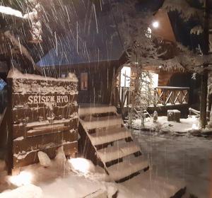 a snow covered room with stairs in a house at seisen-ryo - Vacation STAY 95870 in Gujo +20 photos