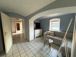 a living room with a couch and a table at Boho & Loft 2 Zimmer Parkplatz in Bad Hersfeld