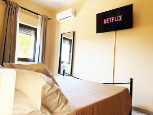 a bedroom with a bed and a sign on the wall at Lovely Fiuggi Apartment - near the Thermal Baths in Fiuggi