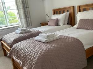 En eller flere senge i et værelse på Bramble Cottage