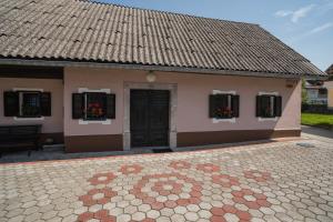 a small house with two windows and a door at Hiša Varleh in Mengeš