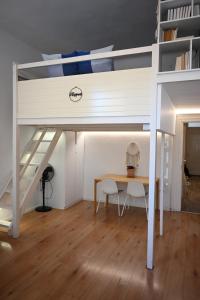 Knihovna v apartmánu