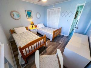 Postel nebo postele na pokoji v ubytování Inlet Point Villas 2A + 26 fotografií