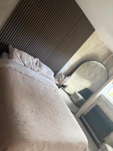 a bedroom with a white bed with a mirror at Modern 1 bedroom flat full flat in East Kilbride