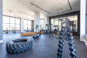 a gym with a large tire in the middle of a room at Apt Novo 20º Andar, Perto de Tudo! in Goiânia