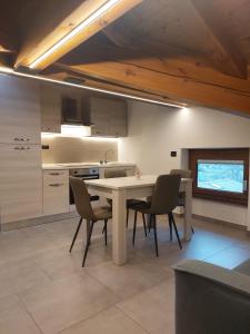 Η κουζίνα ή μικρή κουζίνα στο Maison du bois