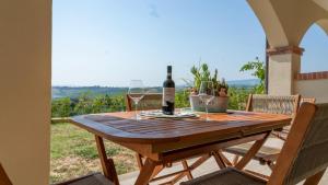 Nápoje v ubytování ESSENZA di TOSCANA apartment with view