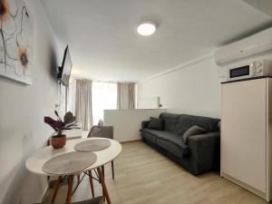 a living room with a couch and a table at ESTUDIO DEBORA in Playa Fañabe