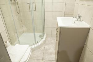 a bathroom with a shower and a toilet and a sink at Cosy 1 Bedroom Apartment in Central Blackburn in Blackburn