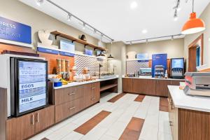 a fast food restaurant with a cash register and a counter at Holiday Inn Express and Suites Hotel - Pauls Valley by IHG in Pauls Valley