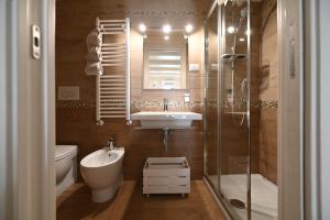 a bathroom with a sink and a toilet and a shower at Nei pressi dei Sassi in Matera +35 photos