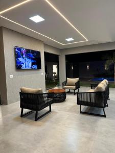 Et tv og/eller underholdning på Residência Vale do Araguaia