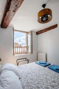 Ένα ή περισσότερα κρεβάτια σε δωμάτιο στο Chez Ismarita & Jérôme - Tout Dax à pied - Wifi