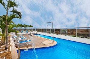 a pool on the top of a building at Apt premium Próx Manauara shopping Bluetree Hotel in Manaus