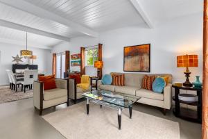 Et opholdsområde på R & R Rendezvous by ACME House Company