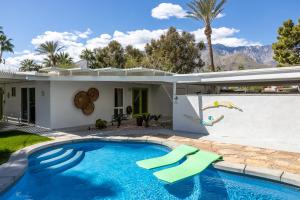 Swimmingpoolen hos eller tæt på R & R Rendezvous by ACME House Company