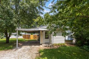 En have udenfor Cozy & Quiet Home Away from Home - 3 Beds 2 Baths - Fully Fenced Yard