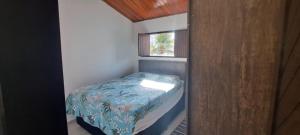 a small bedroom with a bed in a small room at Appartamento mobiliado in Natal