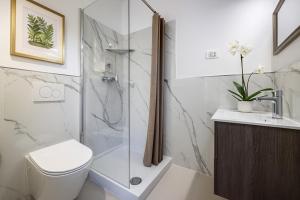 Ένα μπάνιο στο Studio Janna - Palazzo Gaddi Heritage in Florence's Historic Heart +13 φωτογραφίες