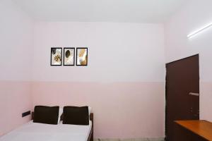 Ένα ή περισσότερα κρεβάτια σε δωμάτιο στο SPOT ON Agarwal Lodge +19 φωτογραφίες