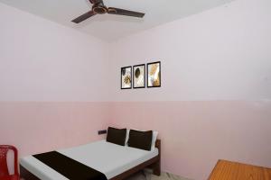 Ένα ή περισσότερα κρεβάτια σε δωμάτιο στο SPOT ON Agarwal Lodge