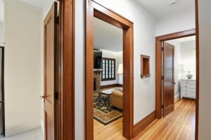 Φωτογραφία από το άλμπουμ του Charming Manville Heights Cottage Retreat home σε Iowa City