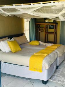 Gallery image of African Excursions Guest lodge in Khwai