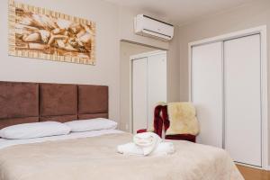 Ένα ή περισσότερα κρεβάτια σε δωμάτιο στο Rosa Edifício Solare Catedral