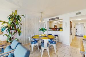 Et opholdsområde på Isla Del Sol Bahia Vista 105 + 26 billeder